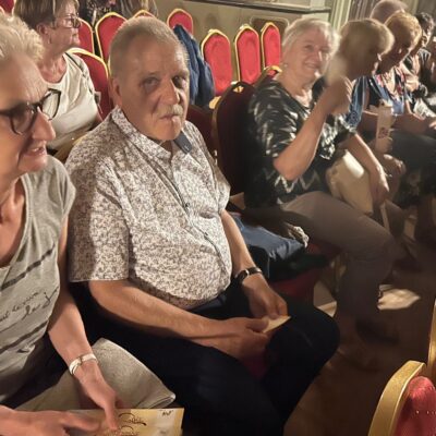 na zdjęciu Klubowicze w Teatrze Zdrojowym w Szczawnie Zdroju