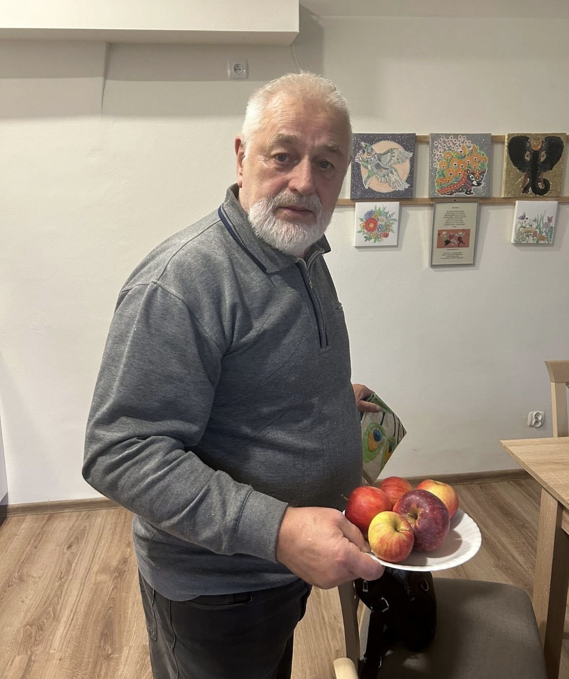 na zdjęciu Senior zajęcia kulinarne - przetwory z jabłek