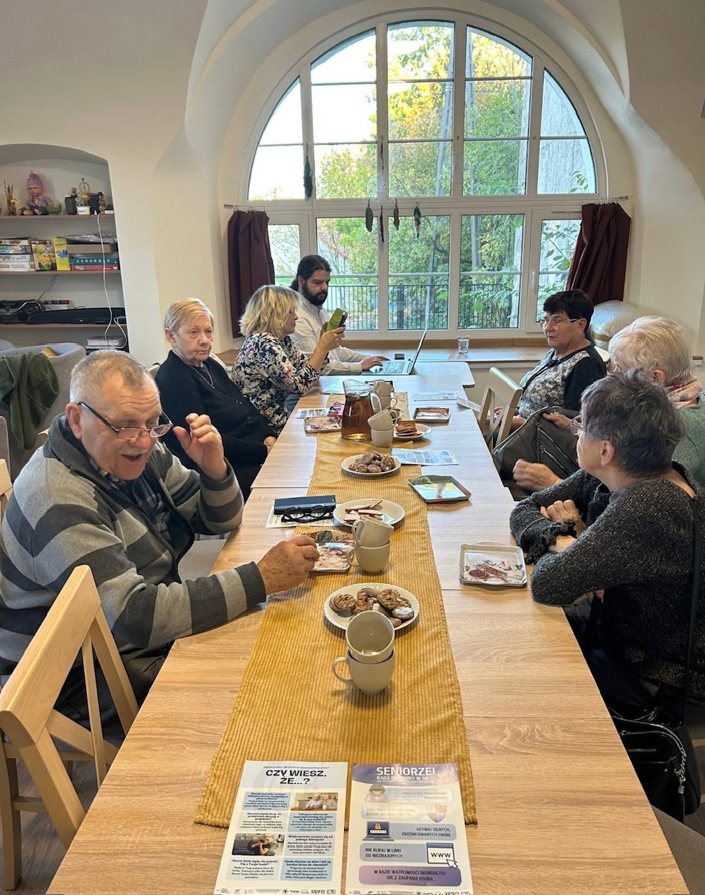 na zdjęciu Warsztaty Seniorze bądź odporny w sieci