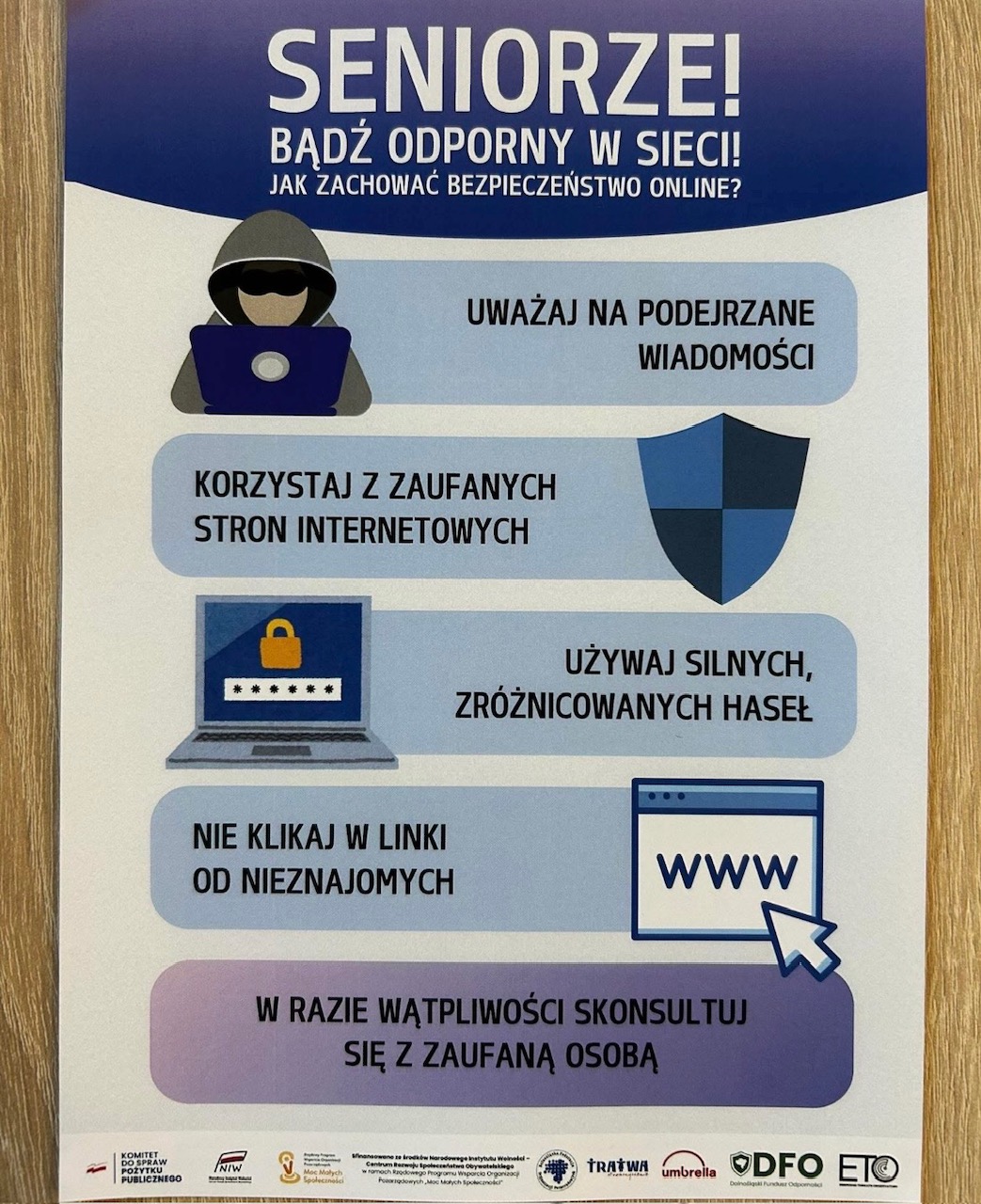 na zdjęciu Warsztaty Seniorze bądź odporny w sieci